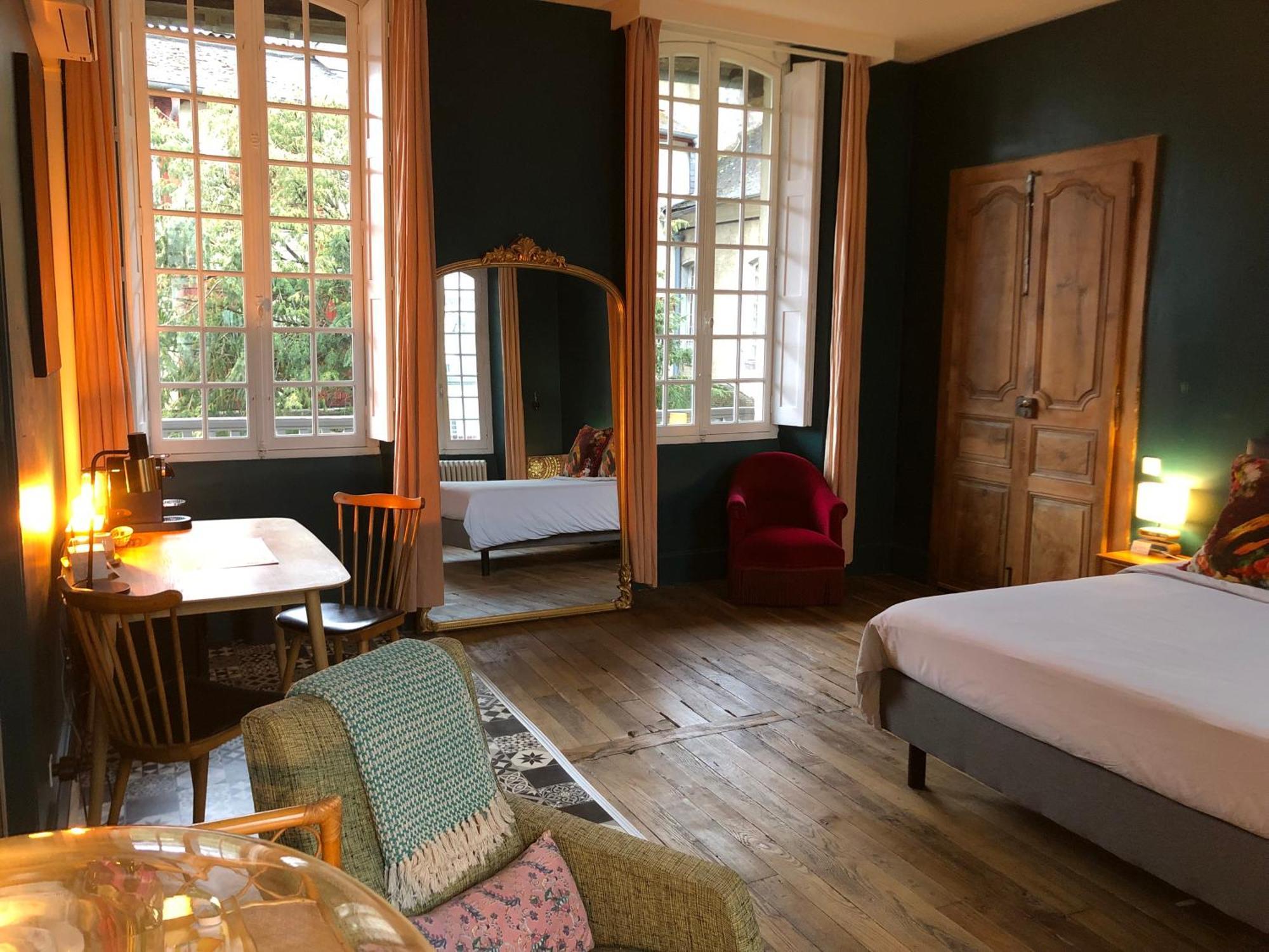 La Maison Aux Murs Anciens Et Ses Chambres Тарб Экстерьер фото